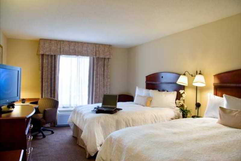 Hampton Inn & Suites Bloomington-Normal Værelse billede